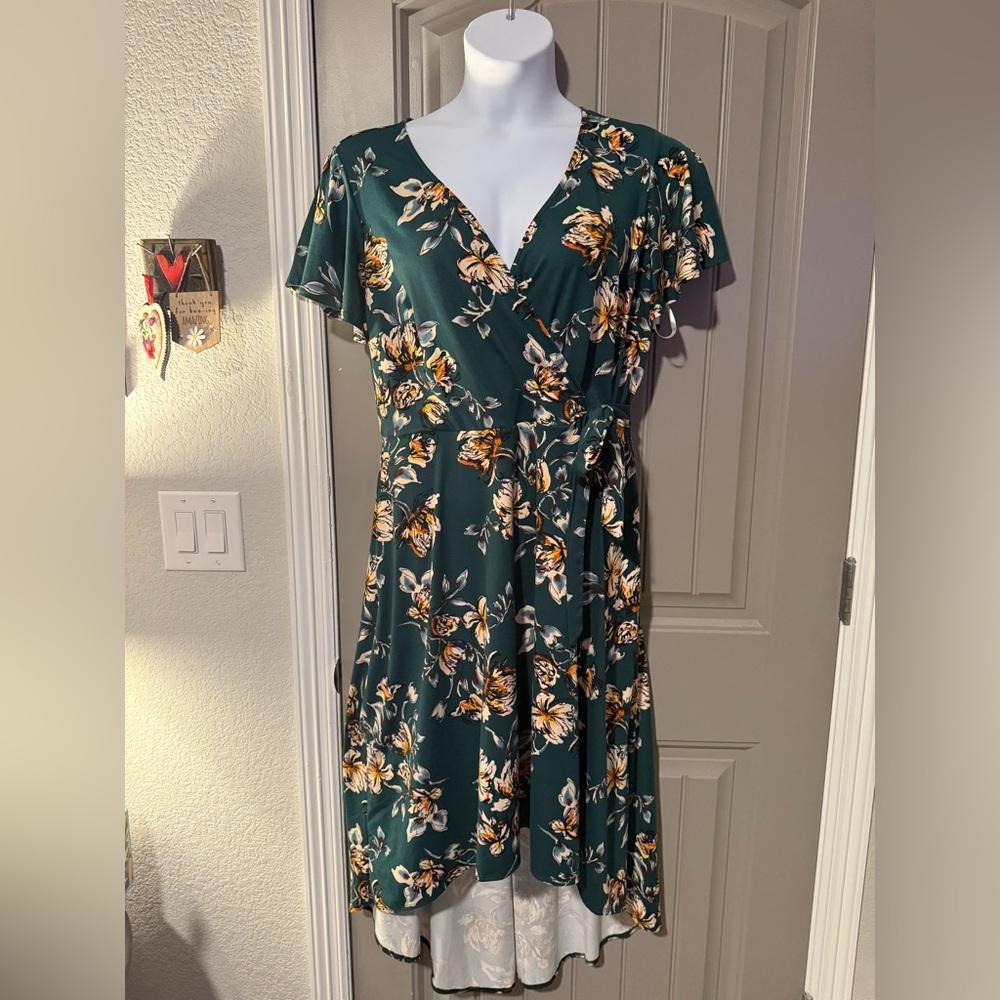 Elegant Floral Wrap Midi Dress in Green